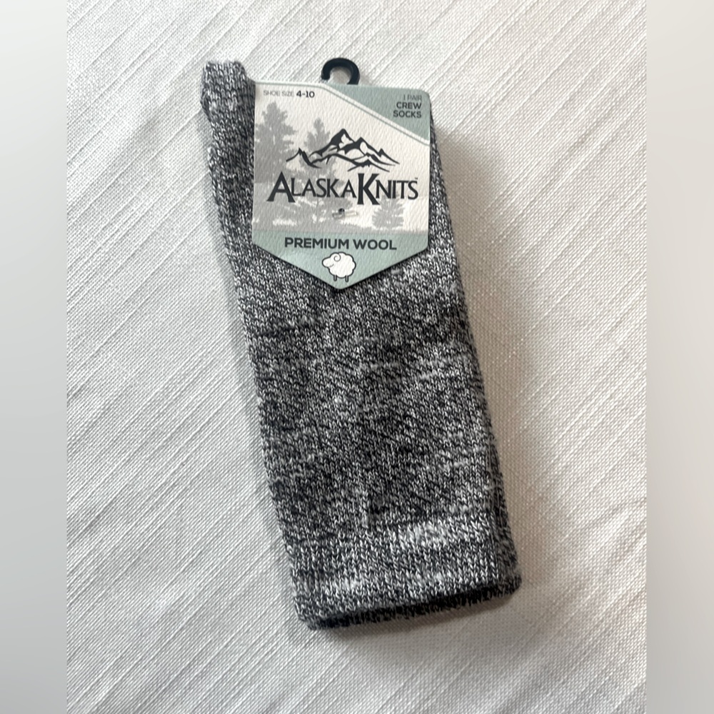 Alaska Knits Premium Wool Crew Socks Women’s sz 4-10 Black Marble NWT